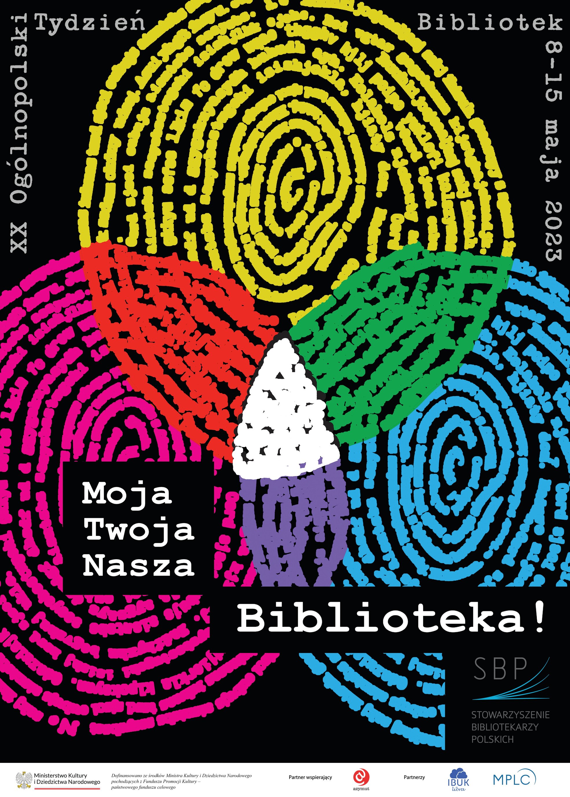 20. Ogólnopolski Tydzień Bibliotek odbywa się w 2023 roku pod hasłem „Moja, Twoja, Nasza – BIBLIOTEKA!”. Autorką hasła „Moja, Twoja, Nasza – BIBLIOTEKA!” jest Jolanta Poważyńska z Koła SBP w Wałbrzychu. Jest to plakat, którego autorem jest Emil Idzikowski. Plakat Emila Idzikowskiego ma siłę graficznego oddziaływania. Kompozycja czystych barw niesie ze sobą nie tylko efekt optyczny, ale też przekaz racjonalny. Biel w centrum grafiki symbolizuje światło wiedzy, czystość prawdy. Dla większości osób znane ze szkoły zjawisko rozszczepienia światła oraz efekt barw dopełniających przypominają, że nieskazitelna czystość światła jest sumą wszystkich barw, a więc… różnorodnych treści, nauki i emocji, dostępnych na bibliotecznych półkach.  Agresywny wizualnie plakat dobrze spełnia funkcję agitacyjną.